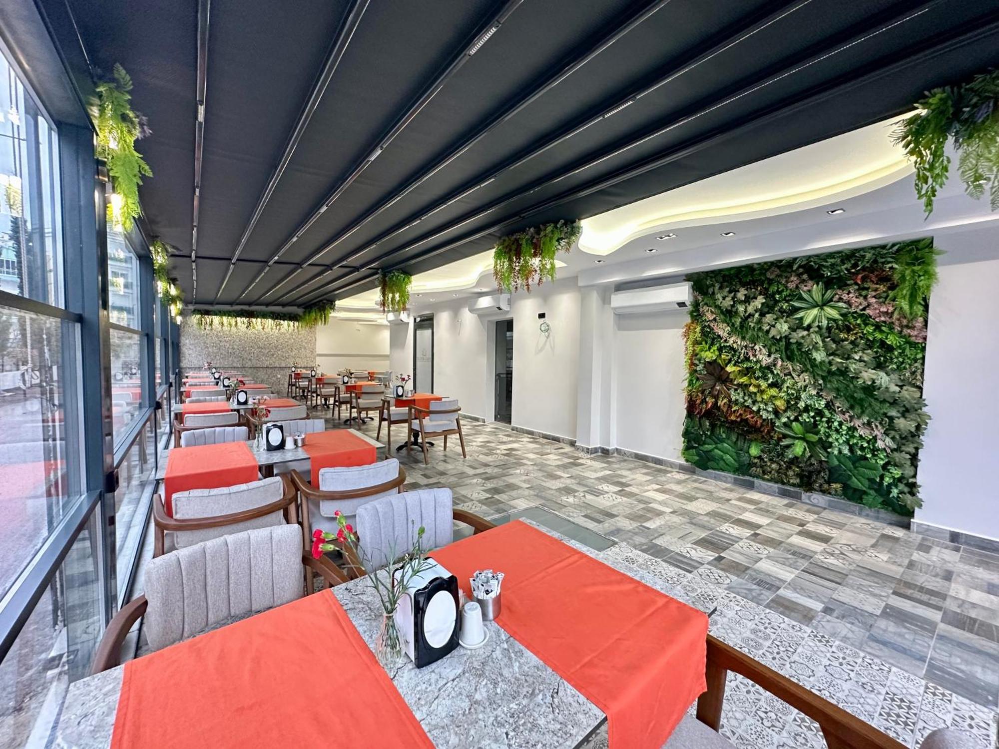 Hotel Bloomtalya *